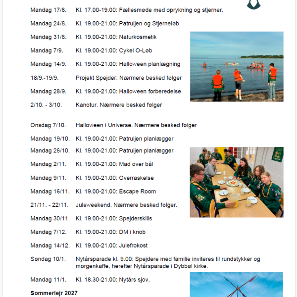 To spejderledere viser en færdselstavle for en gruppe børn